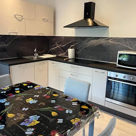 Panoramico In Collina Apartamento